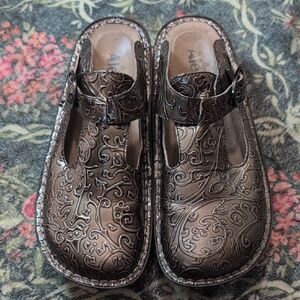 Alegria Classic Mary Jane Patterned Embossed Clogs Slip On Leather 9